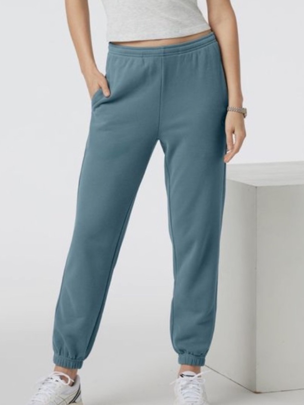 Vuori Sedona Sweatpant - Picture 2 of 9